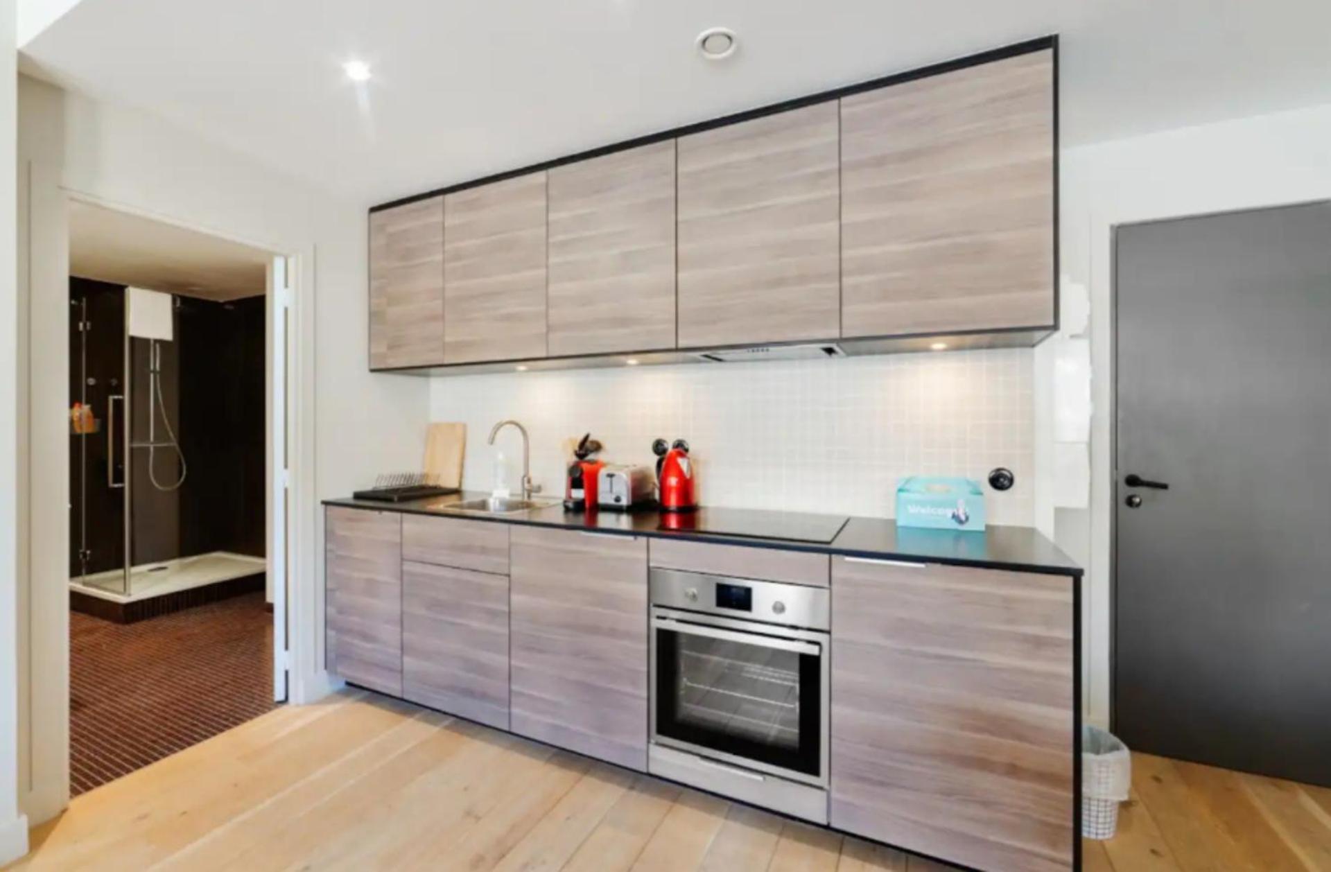 Beautiful 1 Bedroom Near Eiffel Tower Apartment *